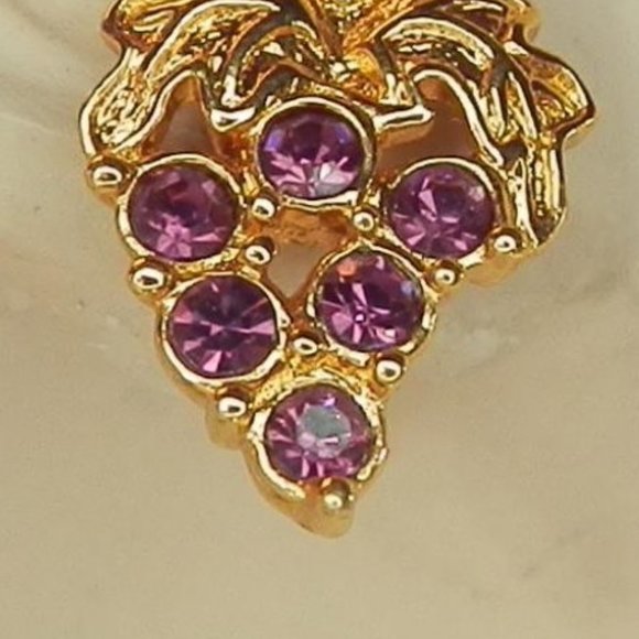 VINTAGE AVON GRAPE EARRINGS FROM THE 70'S - Picture 2 of 3